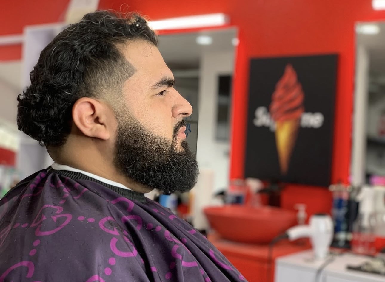 Classic short cut with tight sides